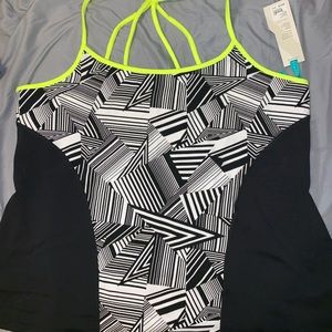 Livi Active active top